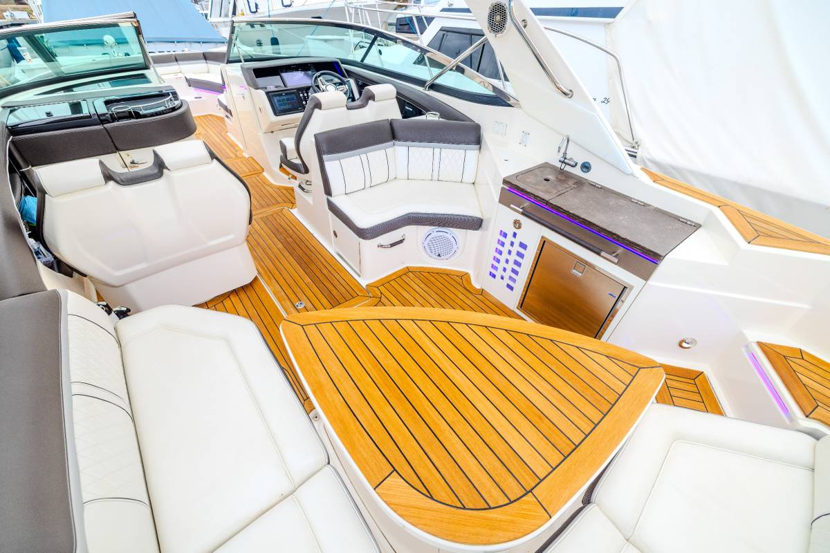2017 Sea Ray SLX350... Located in San Diego, Ca... Offered by Yacht Coast Yacht Sales