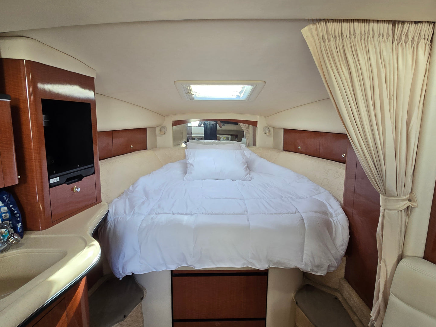 2003 Sea Ray 320... Located in Huntington Beach, Ca... Offered By Yacht Coast Yacht Sales