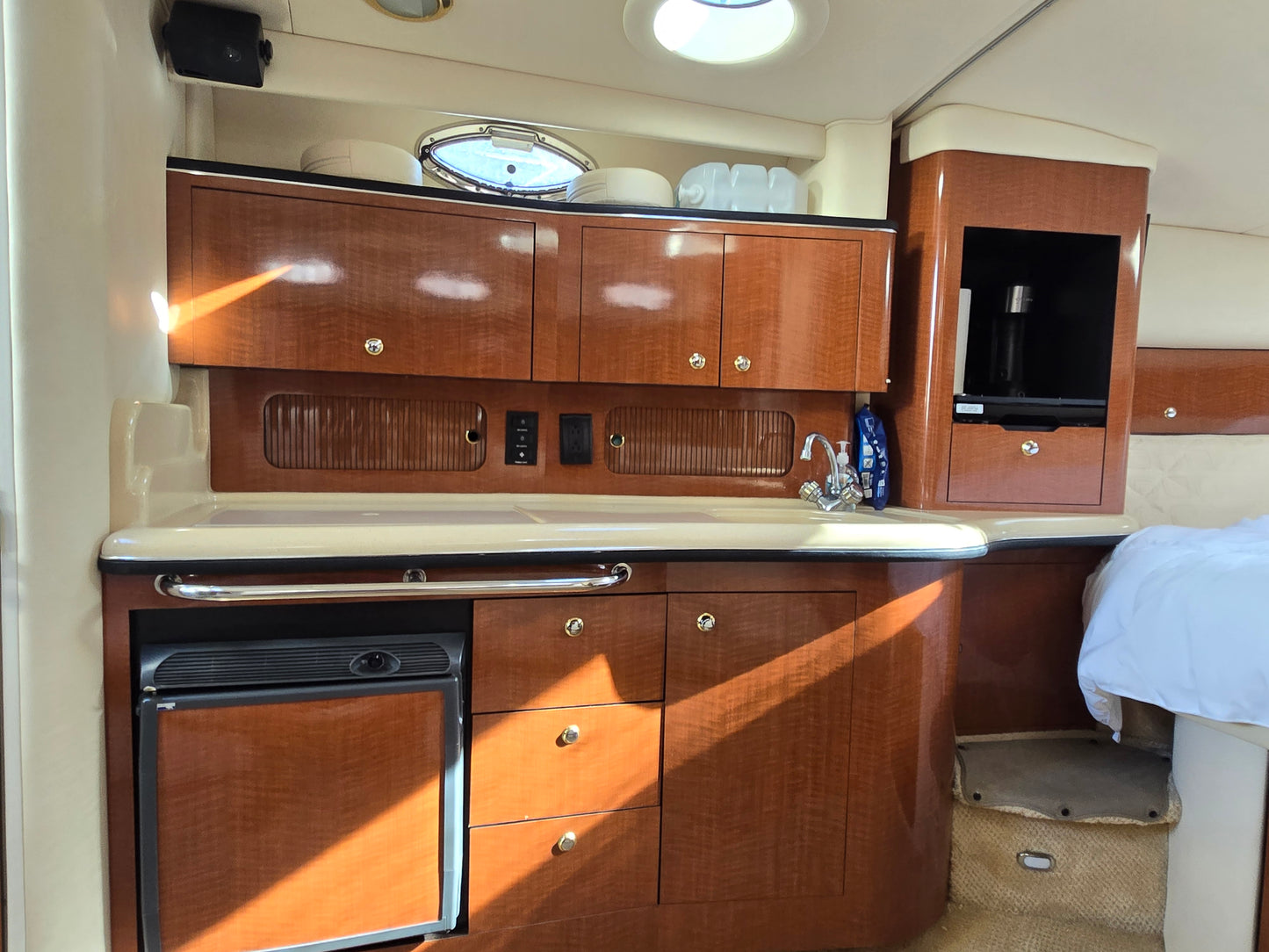 2003 Sea Ray 320... Located in Huntington Beach, Ca... Offered By Yacht Coast Yacht Sales