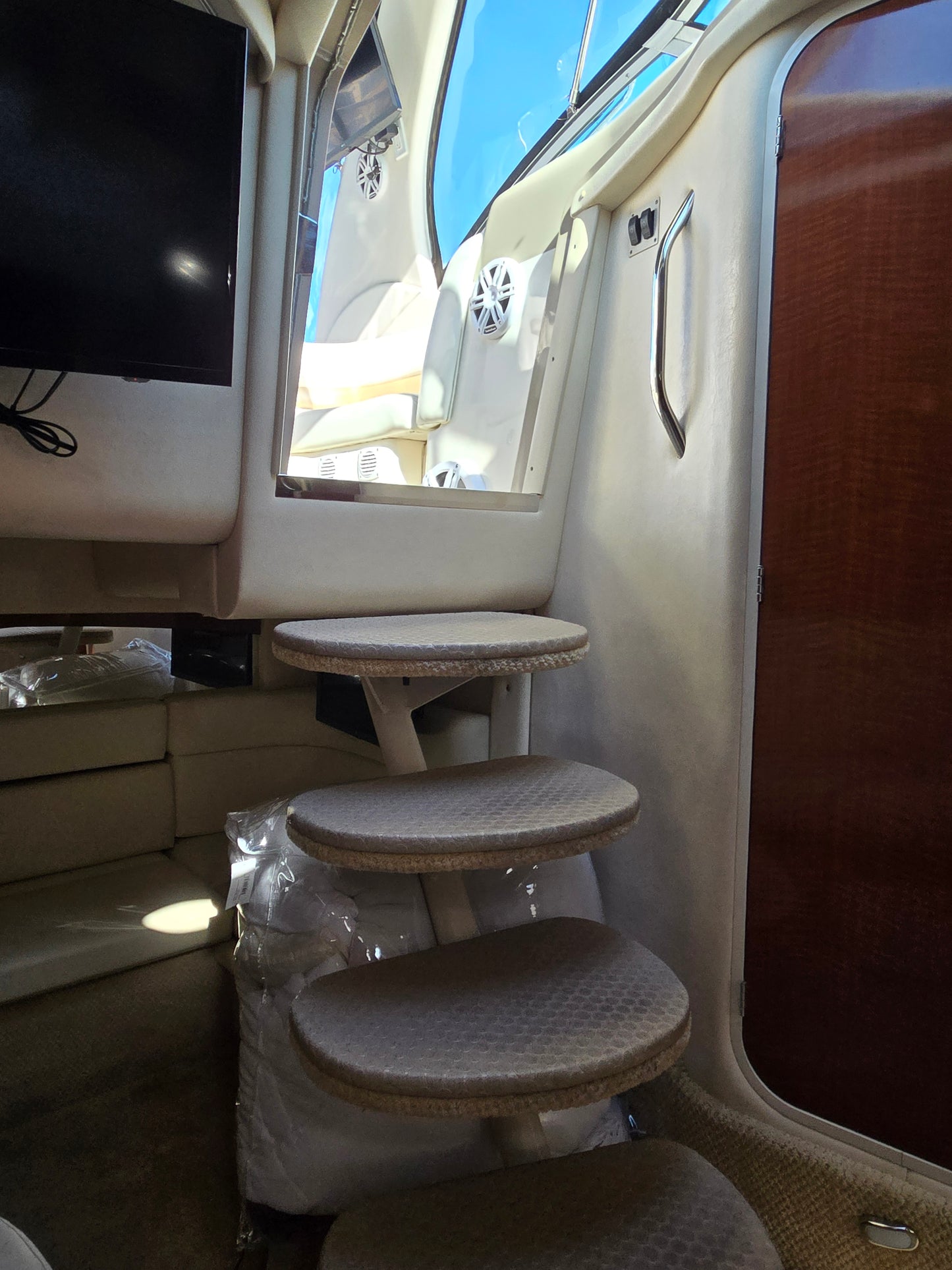 2003 Sea Ray 320... Located in Huntington Beach, Ca... Offered By Yacht Coast Yacht Sales