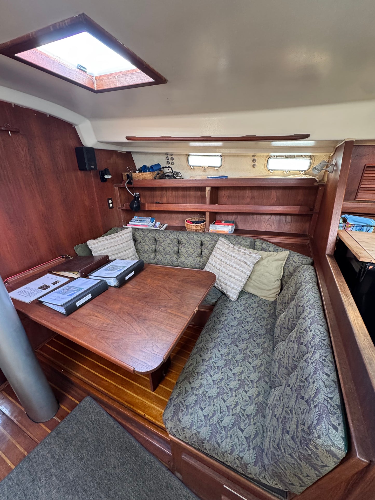 1981 Morgan Out Island Center Cockpit Ketch Rig... Located in San Diego, Ca... Offered by Yacht Coast Yacht Sales