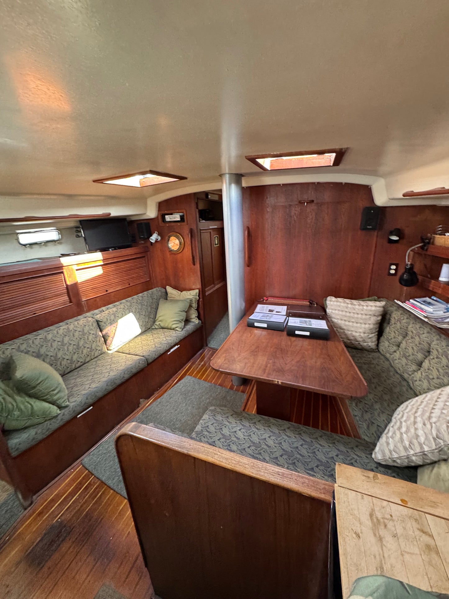 1981 Morgan Out Island Center Cockpit Ketch Rig... Located in San Diego, Ca... Offered by Yacht Coast Yacht Sales