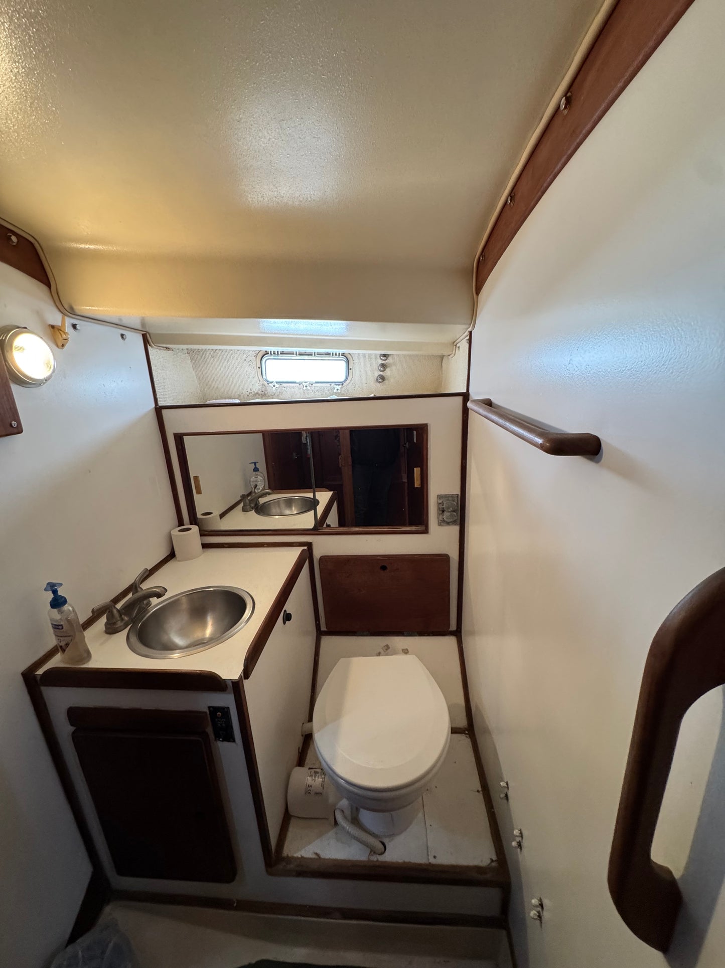 1981 Morgan Out Island Center Cockpit Ketch Rig... Located in San Diego, Ca... Offered by Yacht Coast Yacht Sales