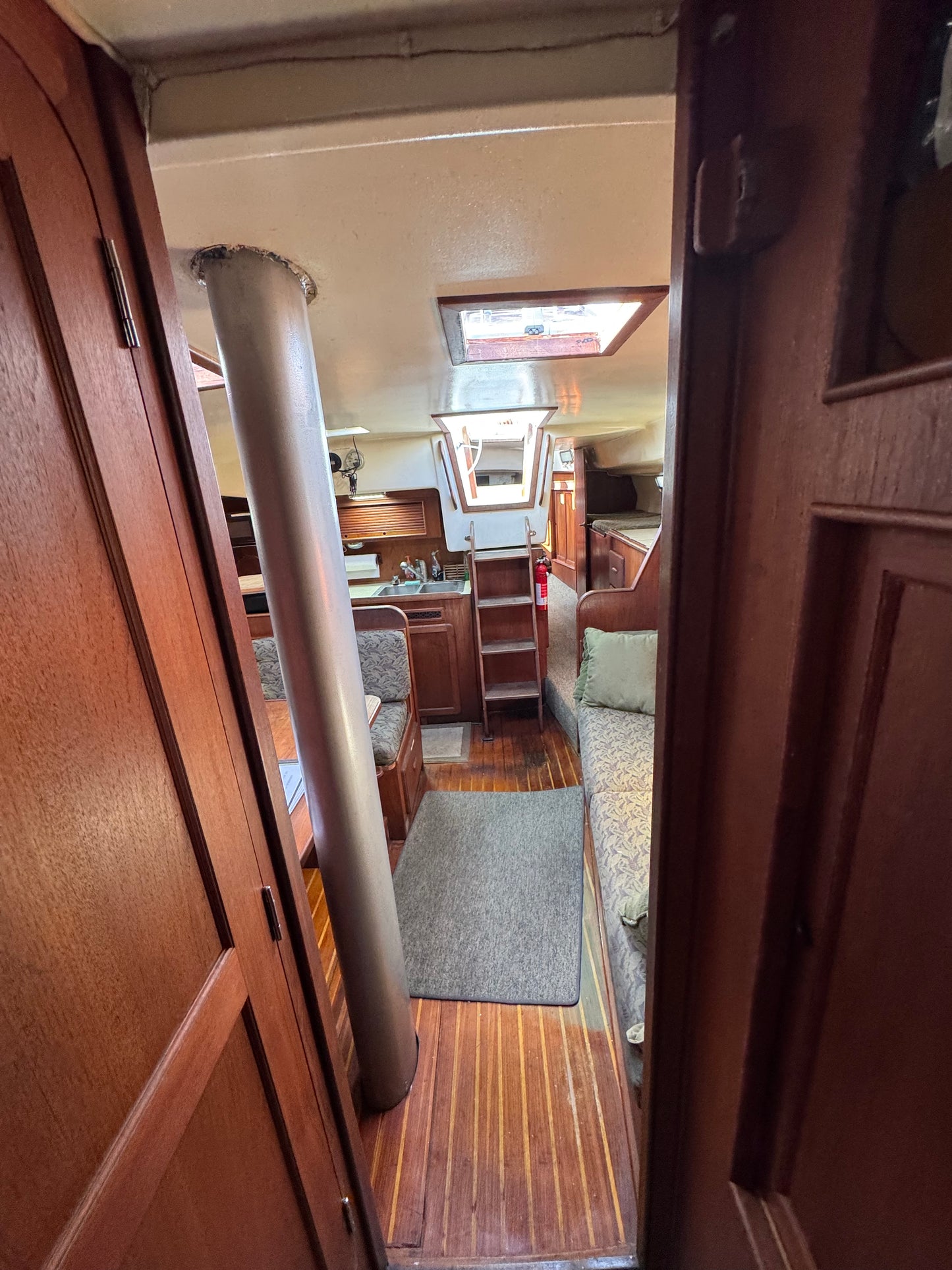 1981 Morgan Out Island Center Cockpit Ketch Rig... Located in San Diego, Ca... Offered by Yacht Coast Yacht Sales