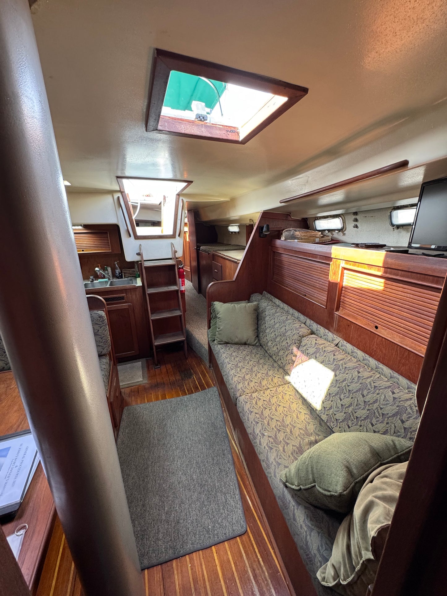 1981 Morgan Out Island Center Cockpit Ketch Rig... Located in San Diego, Ca... Offered by Yacht Coast Yacht Sales
