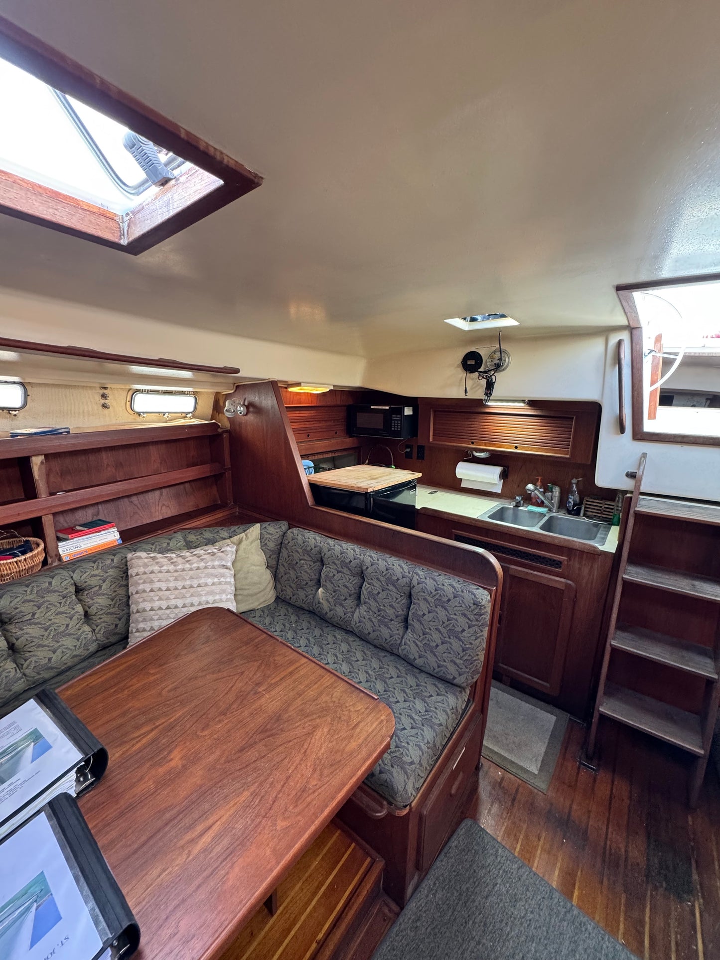 1981 Morgan Out Island Center Cockpit Ketch Rig... Located in San Diego, Ca... Offered by Yacht Coast Yacht Sales