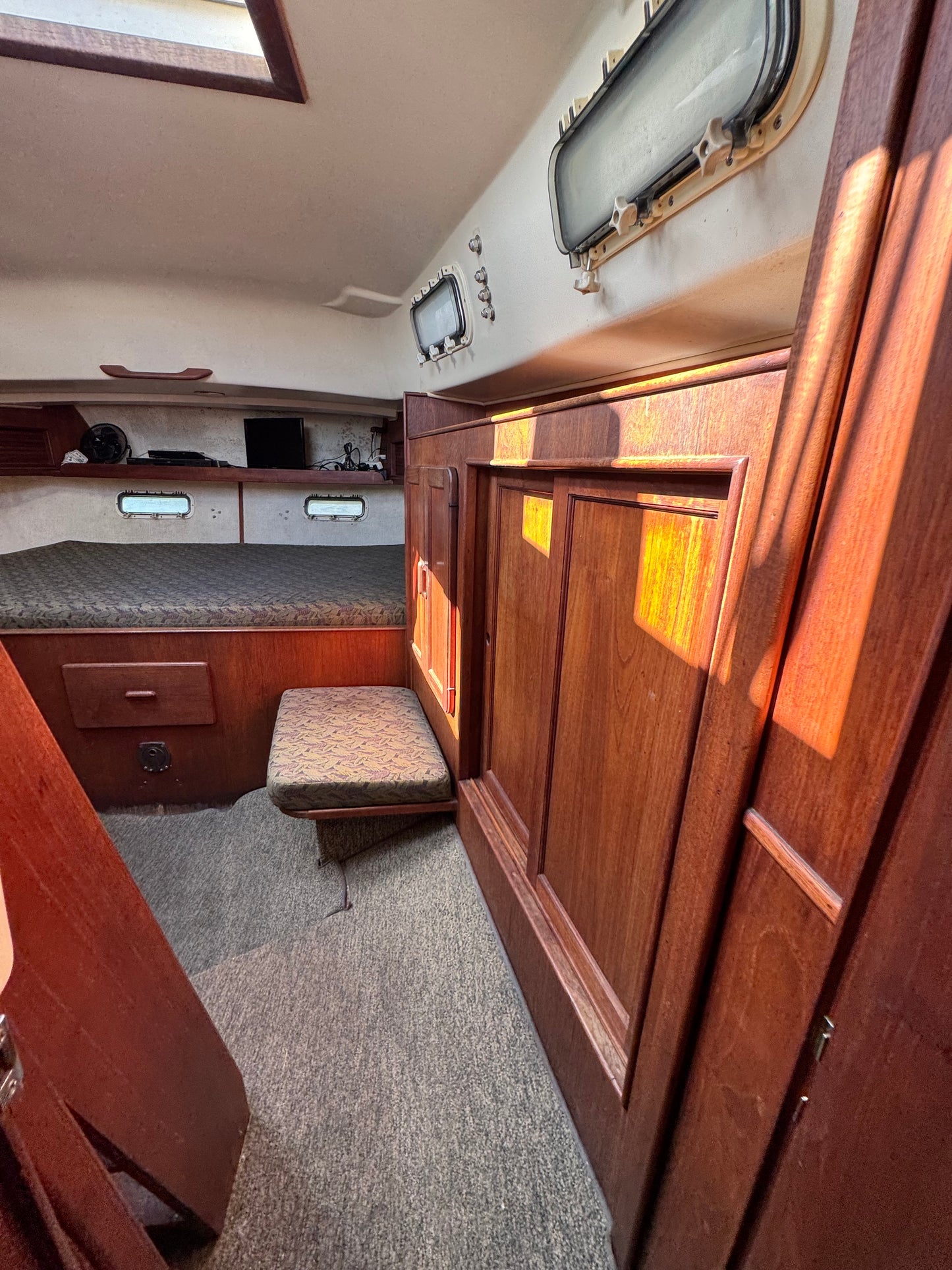 1981 Morgan Out Island Center Cockpit Ketch Rig... Located in San Diego, Ca... Offered by Yacht Coast Yacht Sales