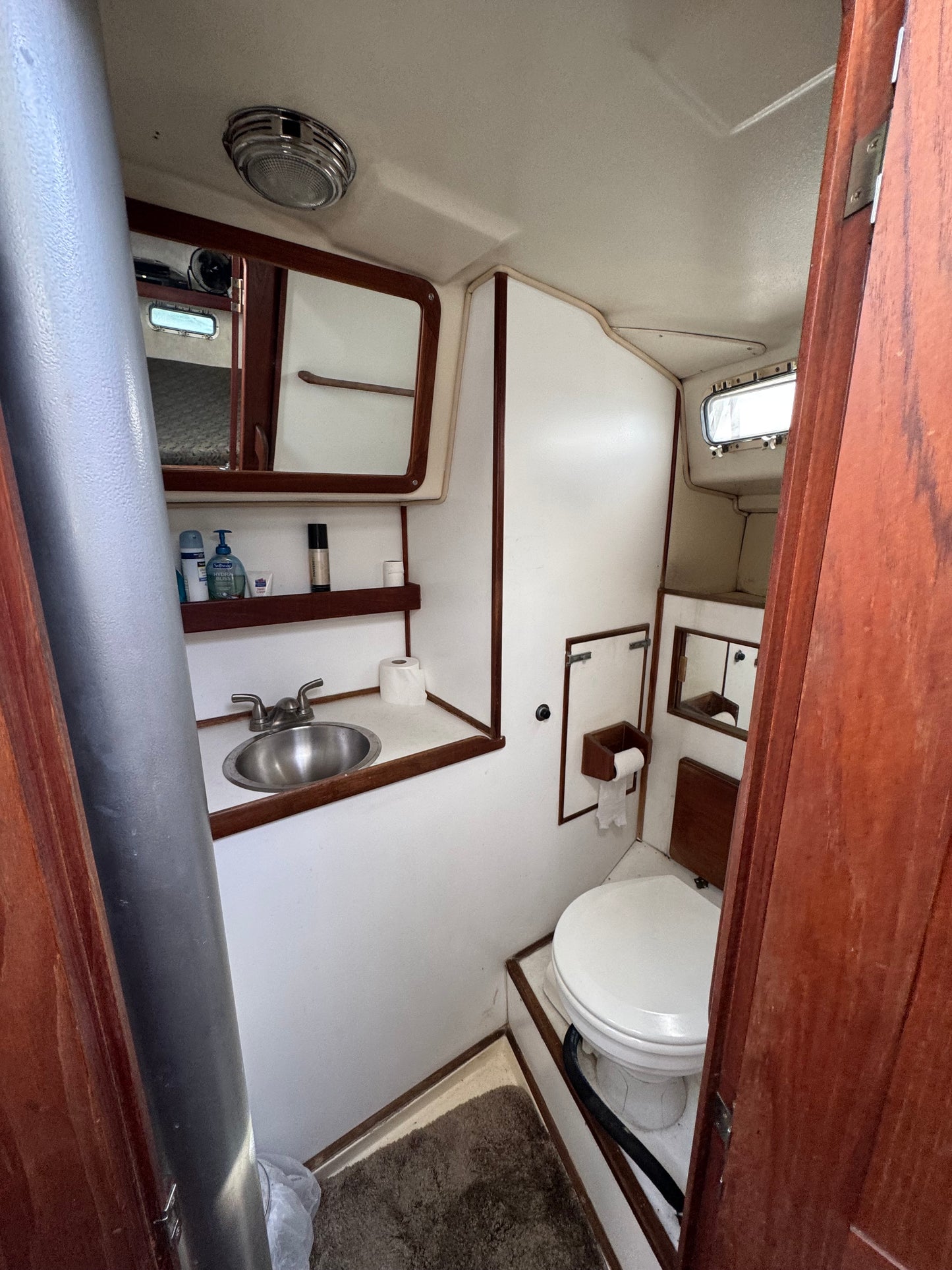 1981 Morgan Out Island Center Cockpit Ketch Rig... Located in San Diego, Ca... Offered by Yacht Coast Yacht Sales