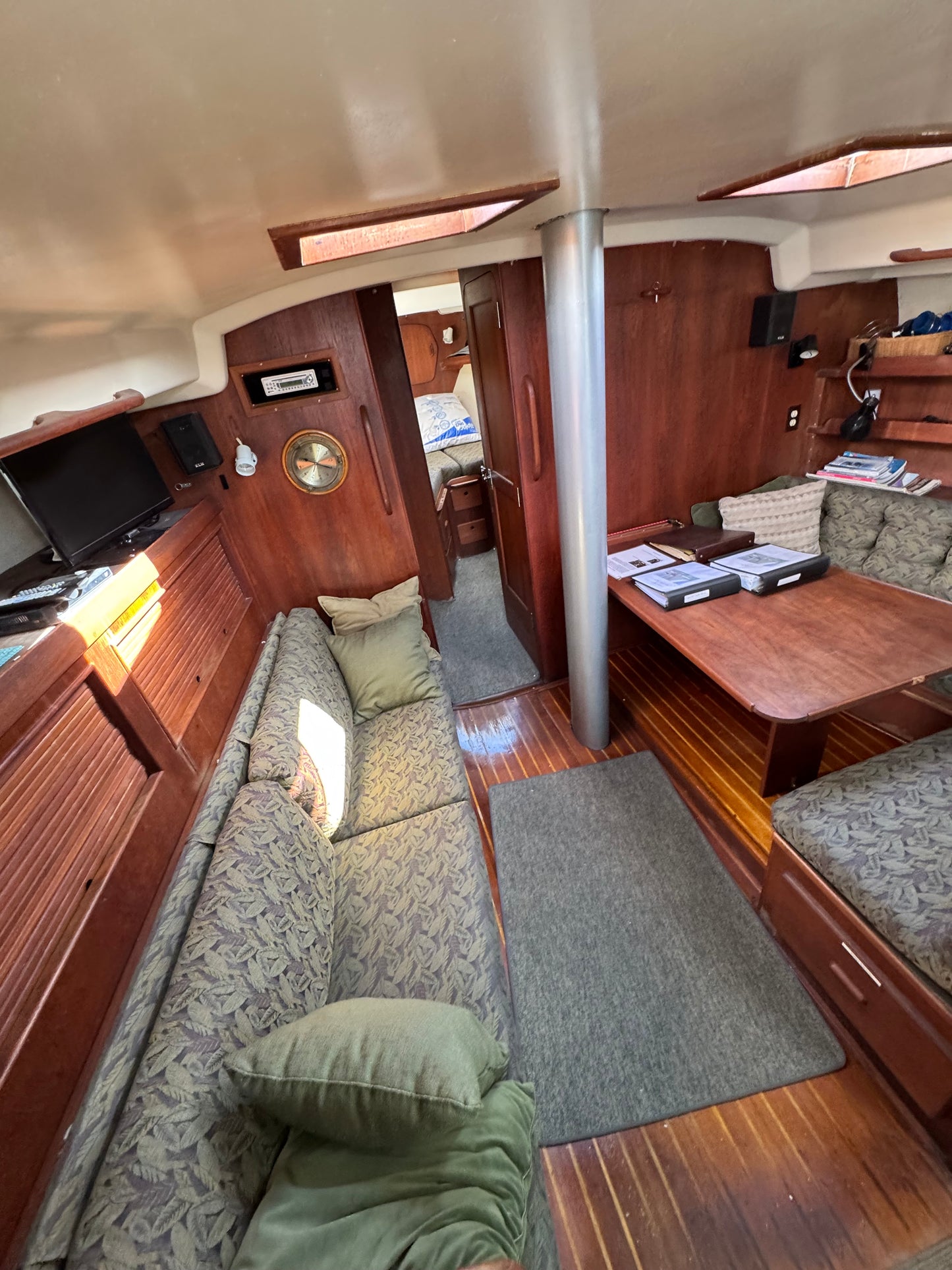 1981 Morgan Out Island Center Cockpit Ketch Rig... Located in San Diego, Ca... Offered by Yacht Coast Yacht Sales