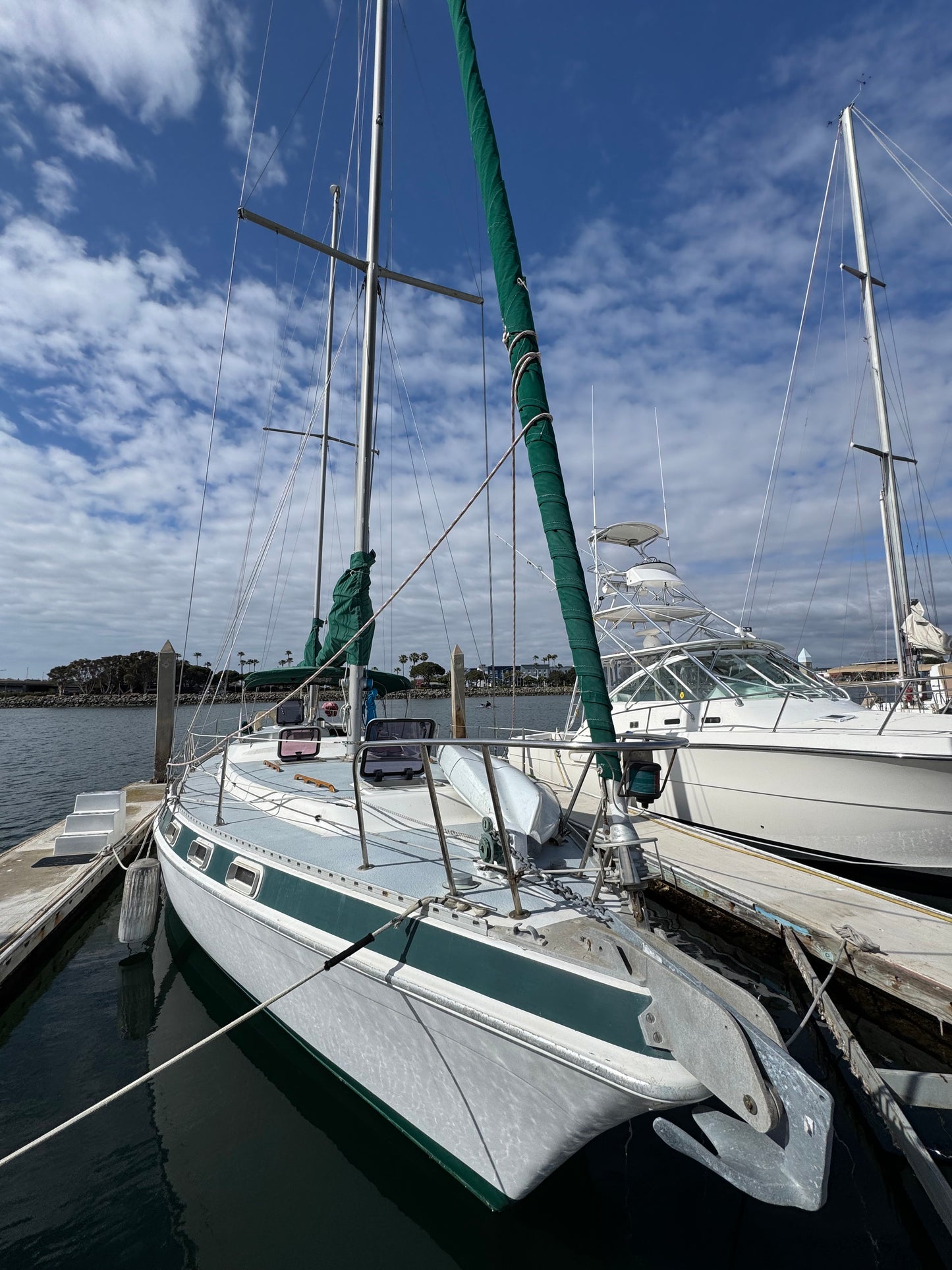 1981 Morgan Out Island Center Cockpit Ketch Rig... Located in San Diego, Ca... Offered by Yacht Coast Yacht Sales