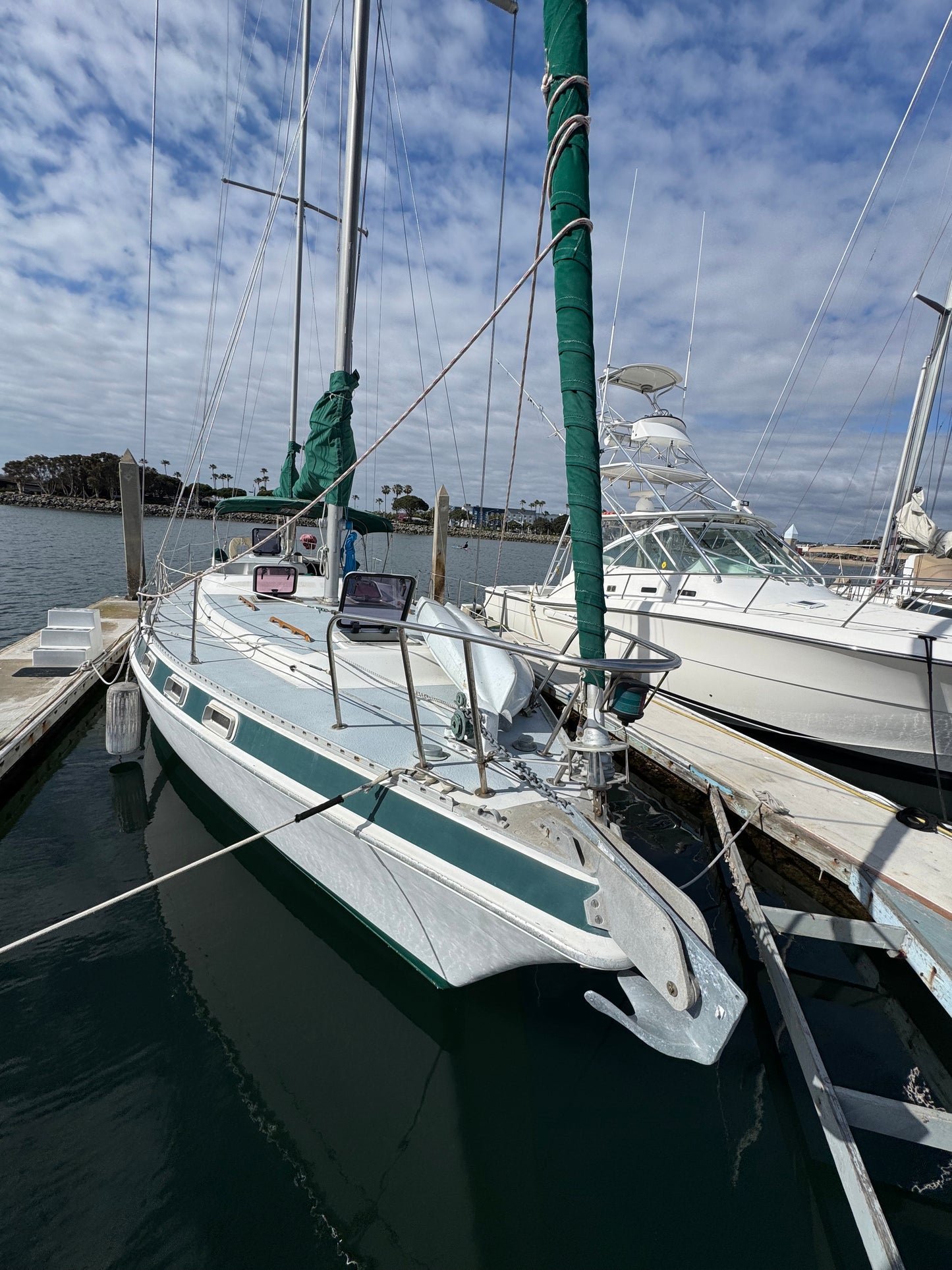 1981 Morgan Out Island Center Cockpit Ketch Rig... Located in San Diego, Ca... Offered by Yacht Coast Yacht Sales