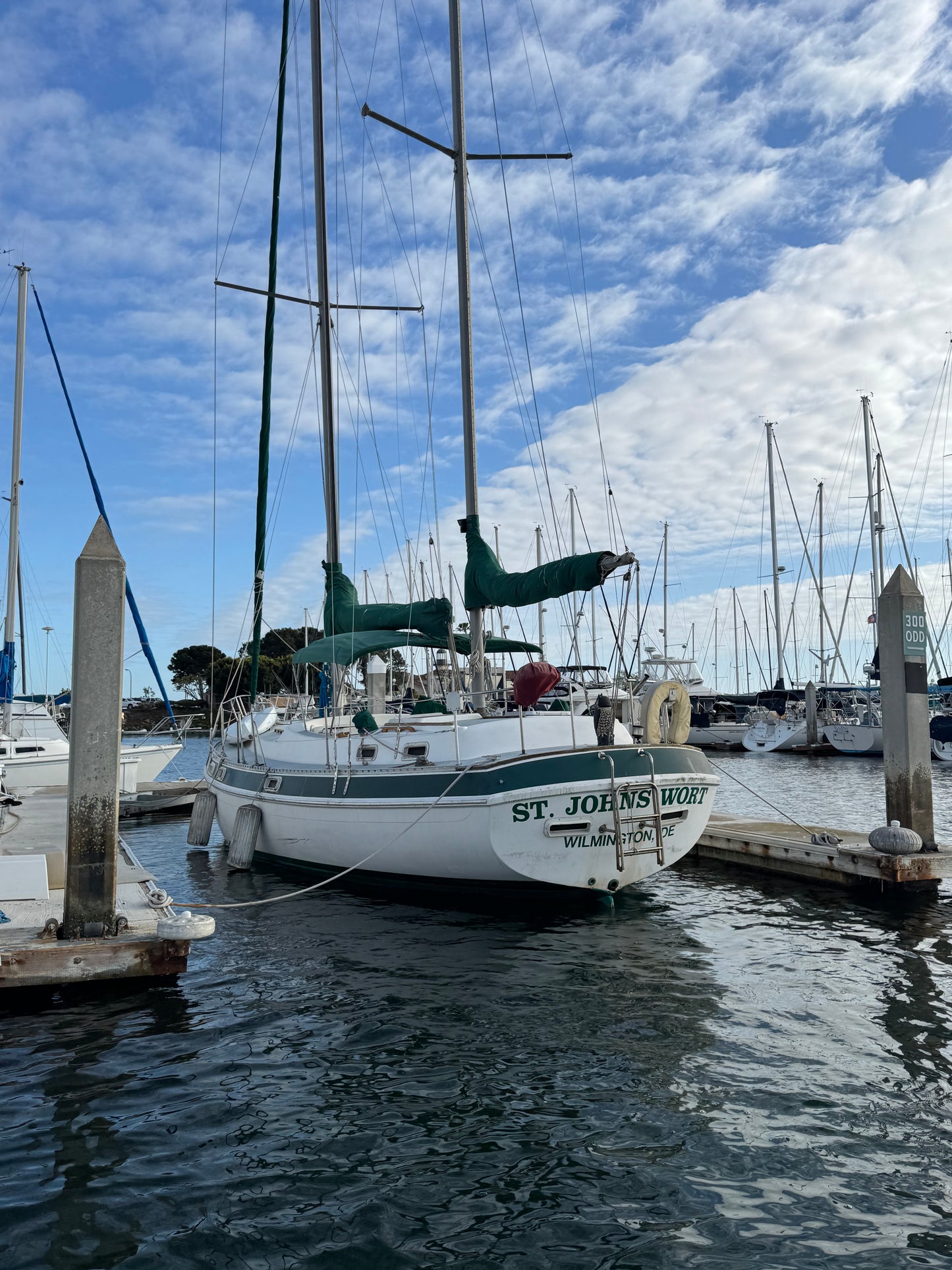 1981 Morgan Out Island Center Cockpit Ketch Rig... Located in San Diego, Ca... Offered by Yacht Coast Yacht Sales