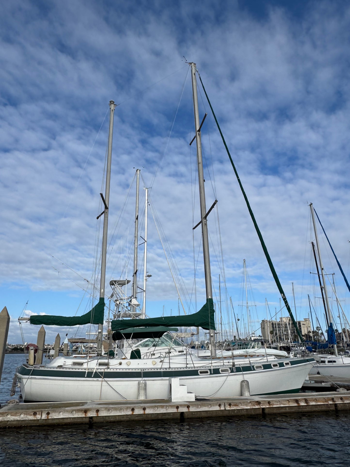 1981 Morgan Out Island Center Cockpit Ketch Rig... Located in San Diego, Ca... Offered by Yacht Coast Yacht Sales