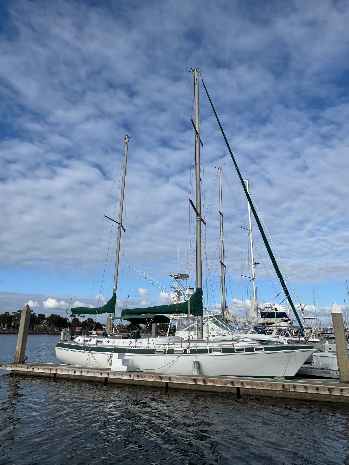 1981 Morgan Out Island Center Cockpit Ketch Rig... Located in San Diego, Ca... Offered by Yacht Coast Yacht Sales