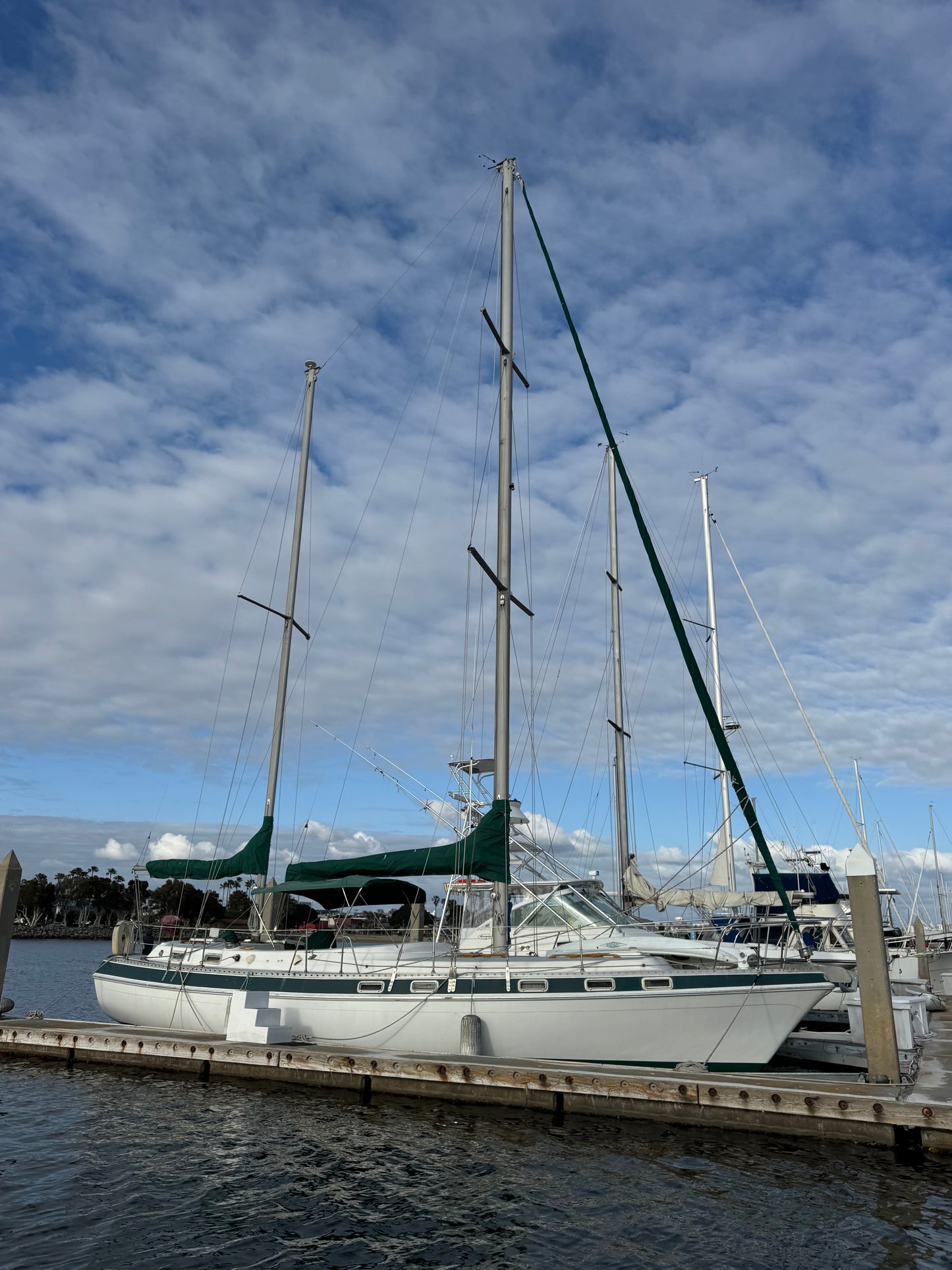 1981 Morgan Out Island Center Cockpit Ketch Rig... Located in San Diego, Ca... Offered by Yacht Coast Yacht Sales