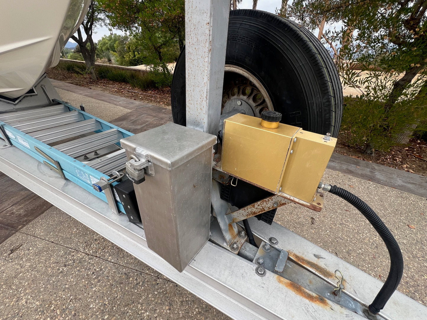 1997 Apache Warrior 36/ Triple Axle Trailer...Located in San Diego, Ca...Offered By Yacht Coast Yacht Sales
