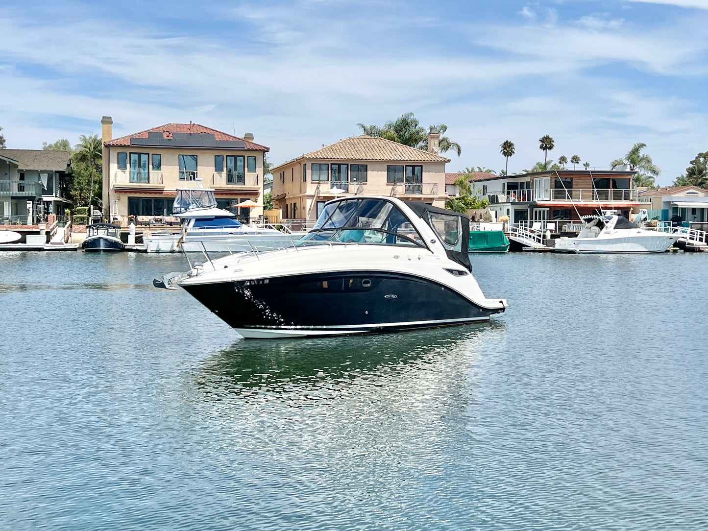 2016 Sea Ray Sundancer 260... Located in Huntington Beach, Ca... Offered By Yacht Coast Yacht Sales