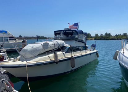 1990 Skipjack 28 Flybridge with Triple axle aluminum trailer... Located in San Diego, Ca... Offered By Yacht Coast Yacht Sales