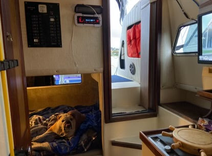 1990 Skipjack 28 Flybridge with Triple axle aluminum trailer... Located in San Diego, Ca... Offered By Yacht Coast Yacht Sales