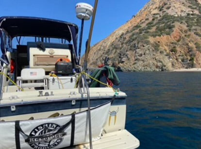 1990 Skipjack 28 Flybridge with Triple axle aluminum trailer... Located in San Diego, Ca... Offered By Yacht Coast Yacht Sales