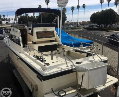1990 Skipjack 28 Flybridge with Triple axle aluminum trailer... Located in San Diego, Ca... Offered By Yacht Coast Yacht Sales