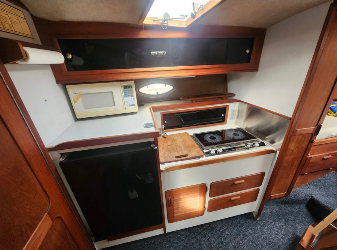 1986 Tiara 3100 Express Diesel.. Located in San Diego, Ca... Offered By Yacht Coast Yacht Sales
