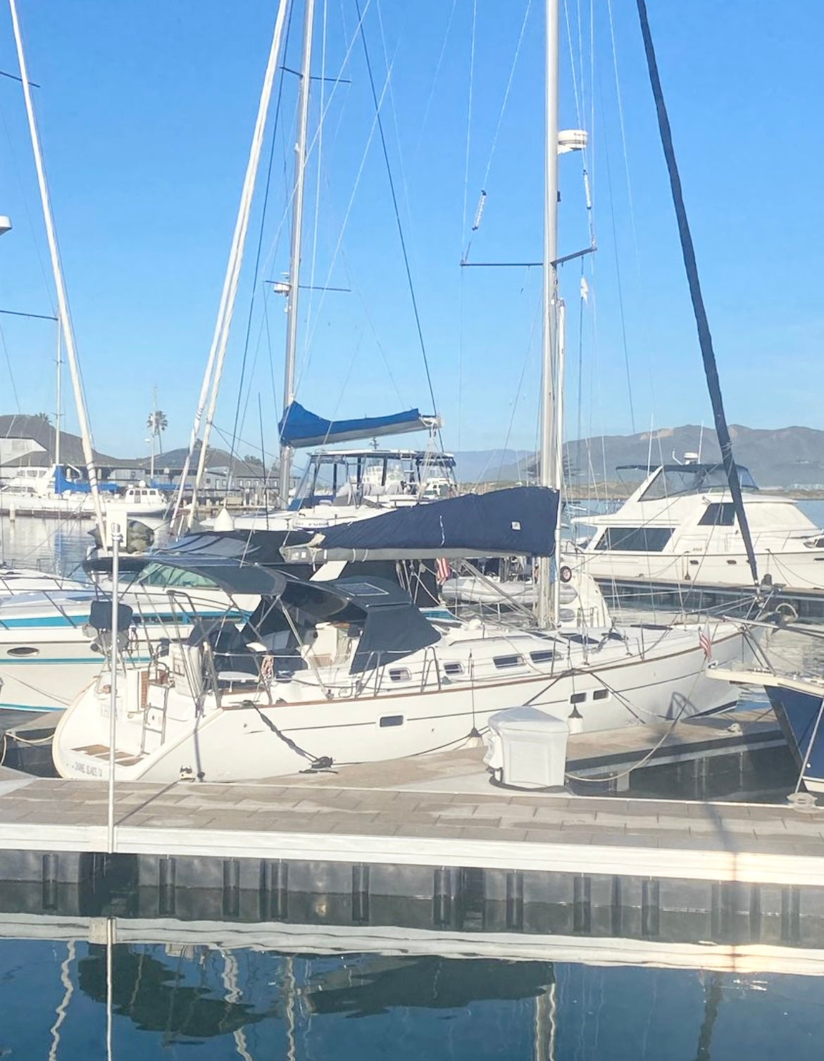 Sold! 2004 Beneteau Oceanis 423... Located in Ventura, Ca Offered By Yacht Coast Yacht Sales