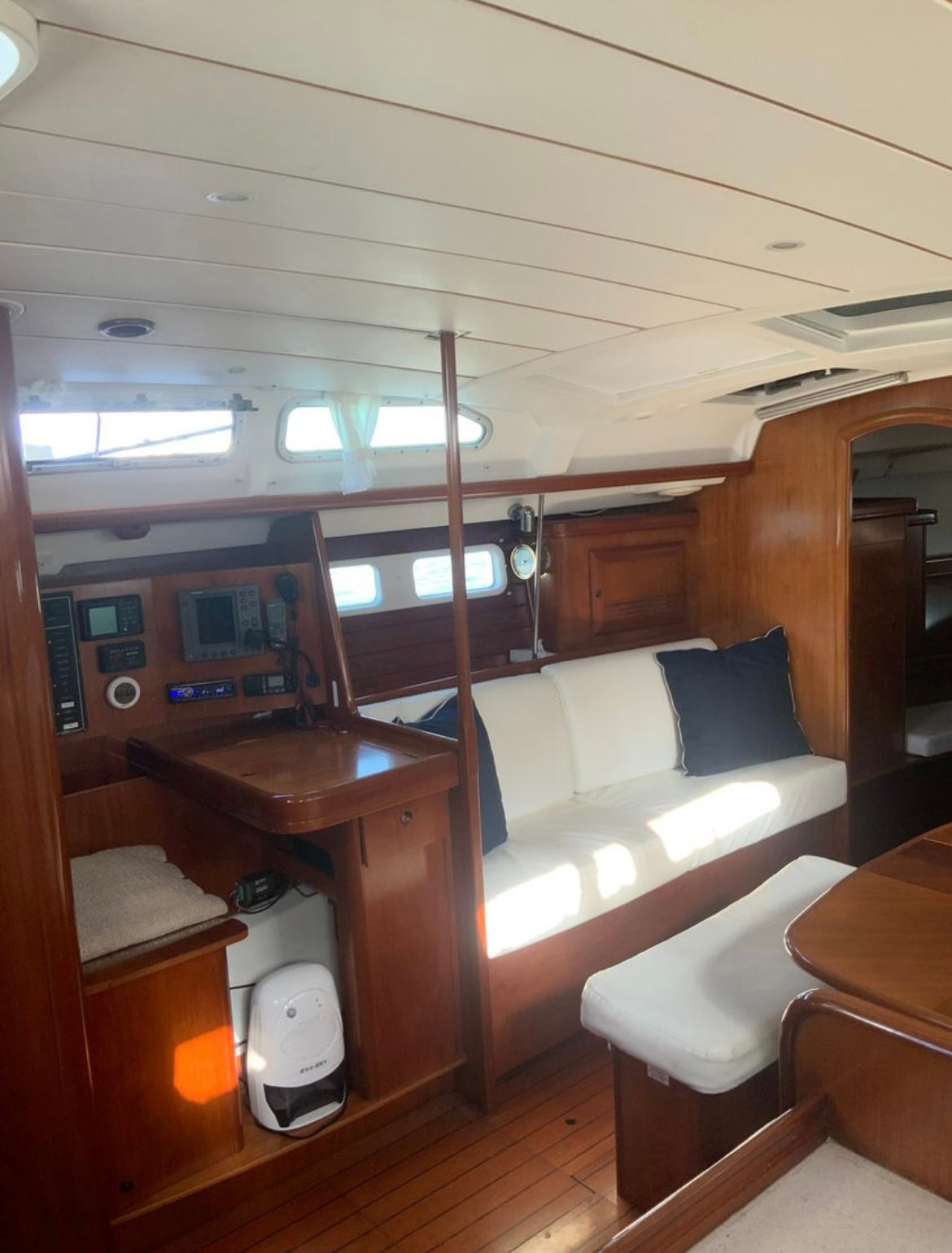 Sold! 2004 Beneteau Oceanis 423... Located in Ventura, Ca Offered By Yacht Coast Yacht Sales