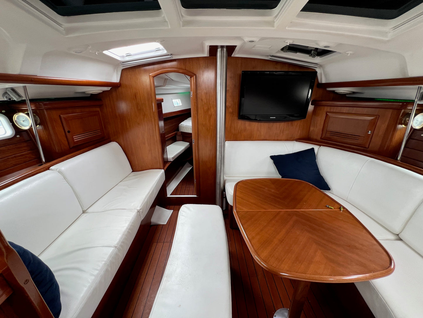 Sold! 2004 Beneteau Oceanis 423... Located in Ventura, Ca Offered By Yacht Coast Yacht Sales