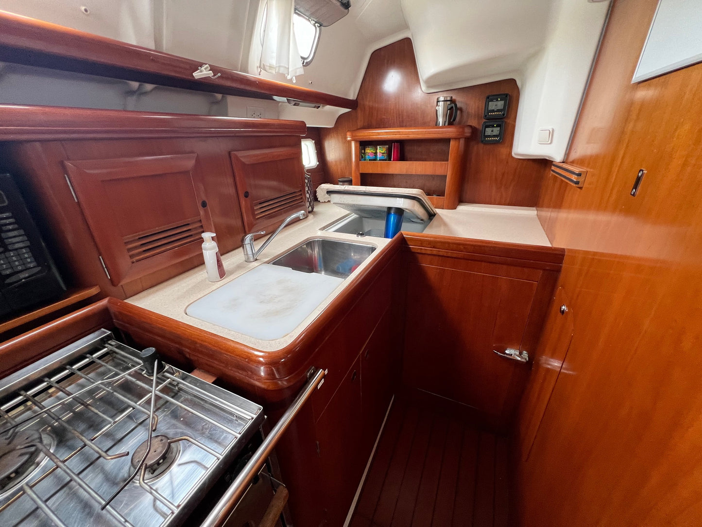 Sold! 2004 Beneteau Oceanis 423... Located in Ventura, Ca Offered By Yacht Coast Yacht Sales