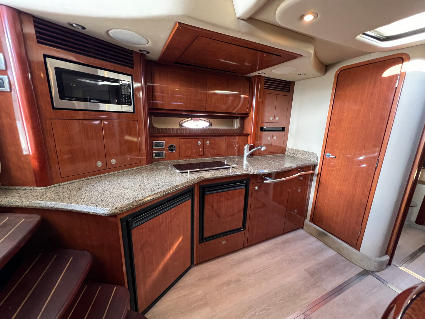 2005 Sea Ray Sundancer 390 Located in San Diego, Ca... Offered By Yacht Coast Yacht Sales