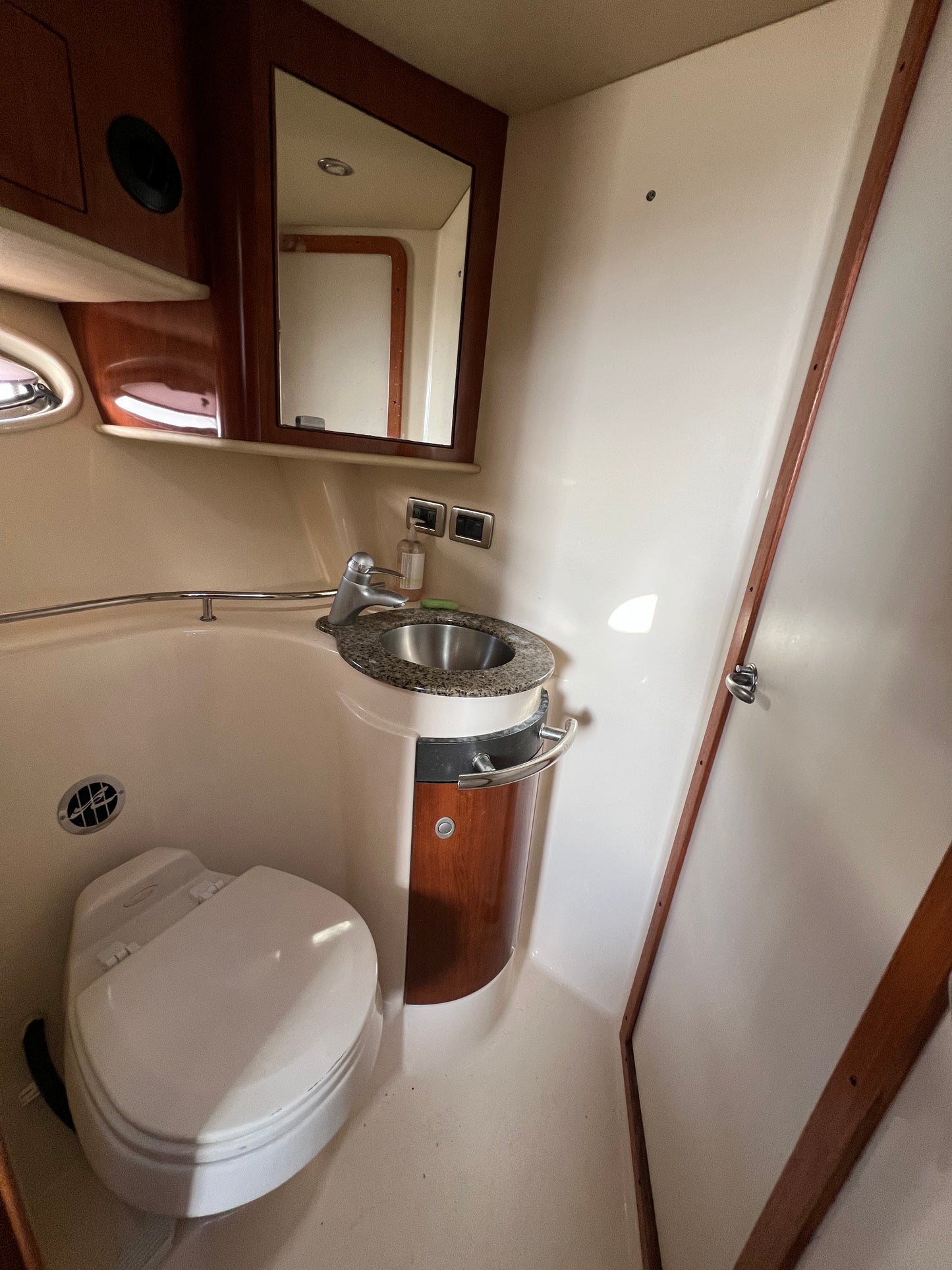 2005 Sea Ray Sundancer 390 Located in San Diego, Ca... Offered By Yacht Coast Yacht Sales