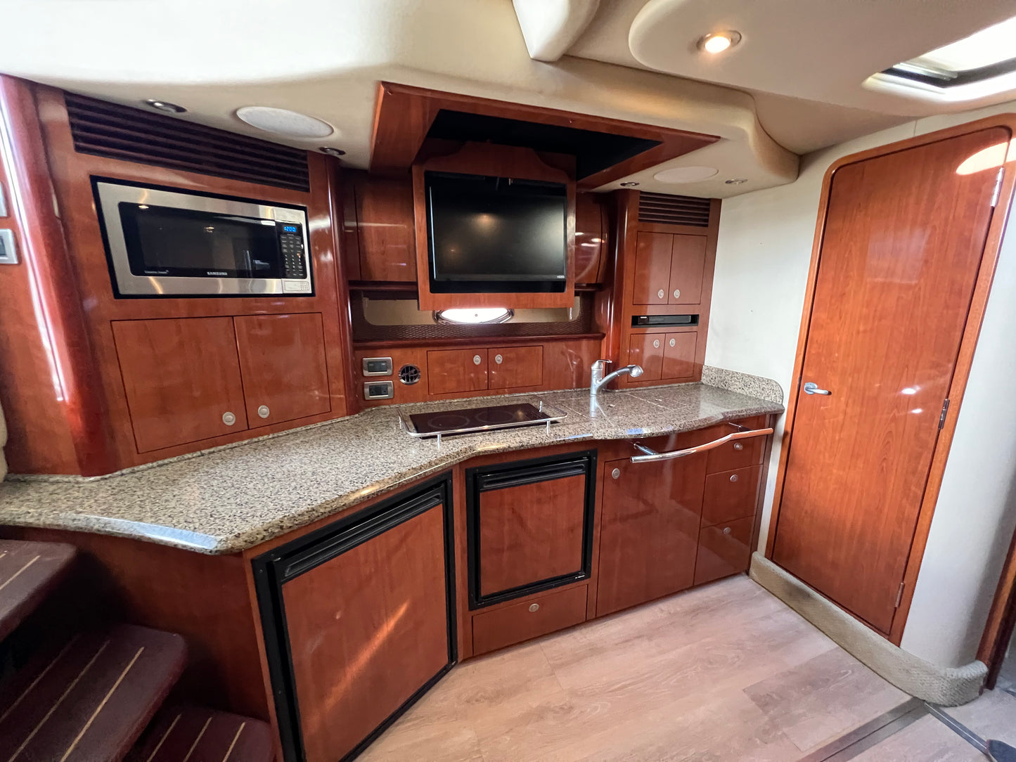 2005 Sea Ray Sundancer 390 Located in San Diego, Ca... Offered By Yacht Coast Yacht Sales