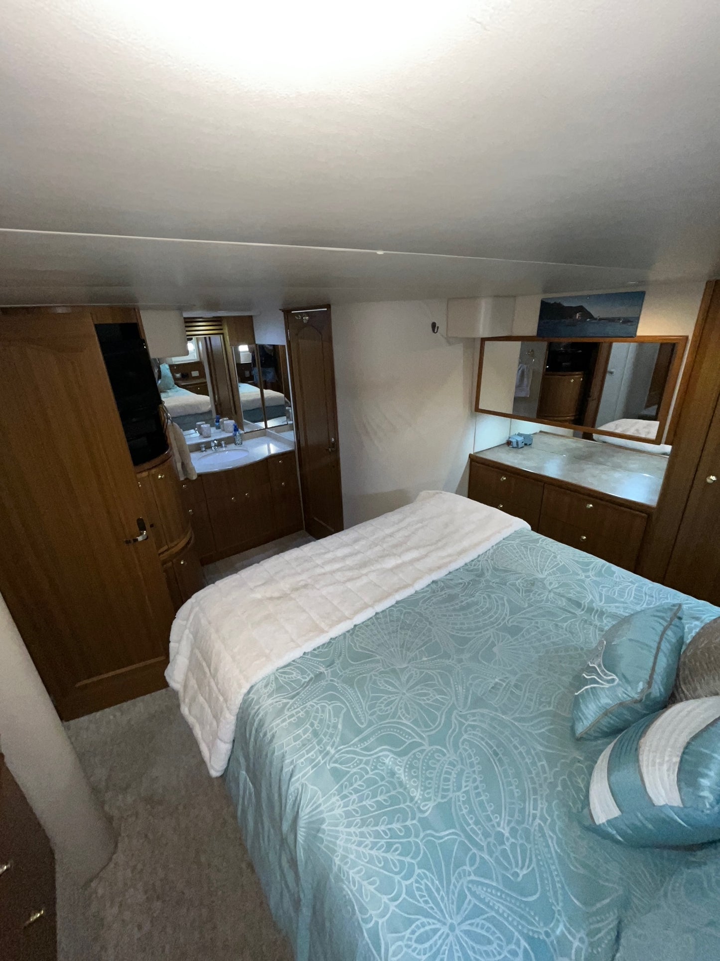 2001 Bayliner Pilothouse 5788... Located in Newport Beach, Ca... Offered By Yacht Coast Yacht Sales
