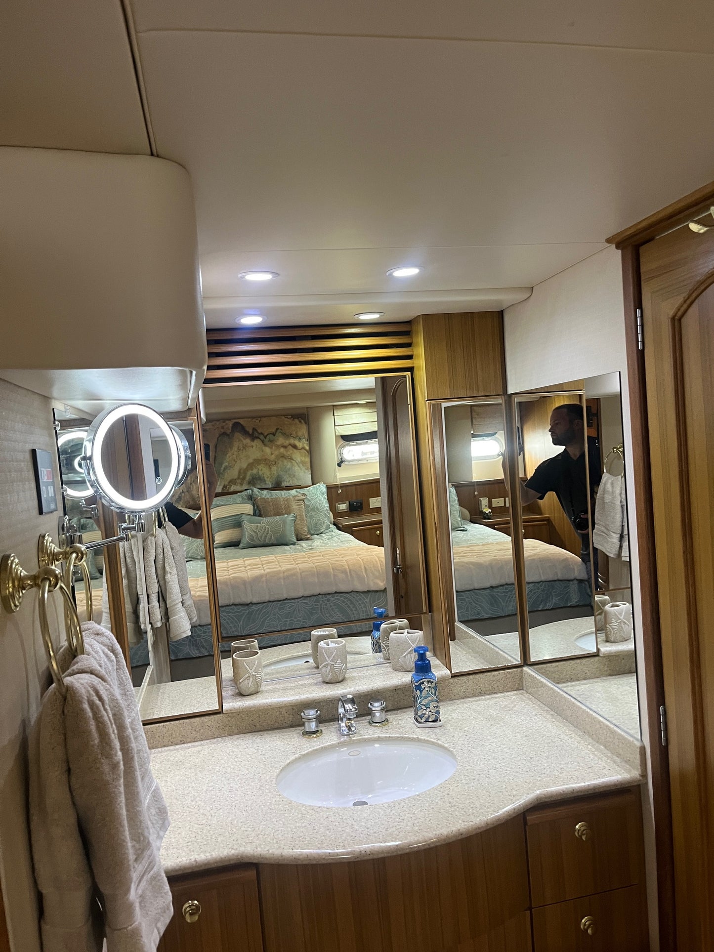 2001 Bayliner Pilothouse 5788... Located in Newport Beach, Ca... Offered By Yacht Coast Yacht Sales