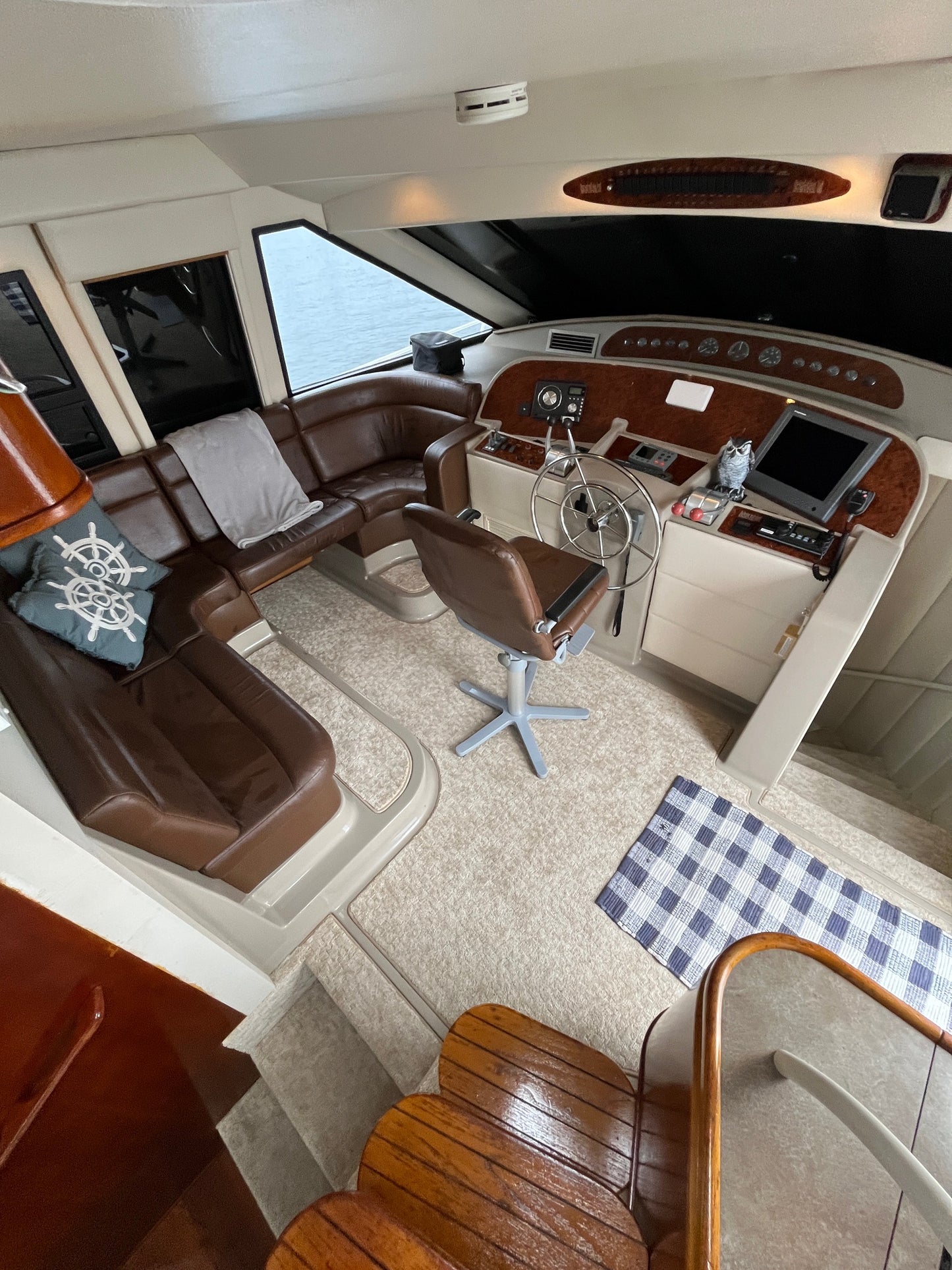 2001 Bayliner Pilothouse 5788... Located in Newport Beach, Ca... Offered By Yacht Coast Yacht Sales