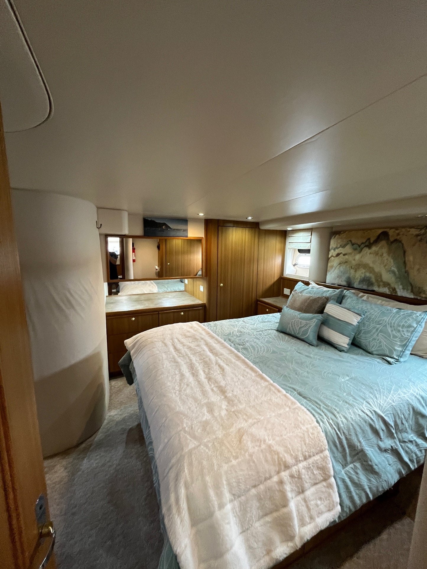 2001 Bayliner Pilothouse 5788... Located in Newport Beach, Ca... Offered By Yacht Coast Yacht Sales