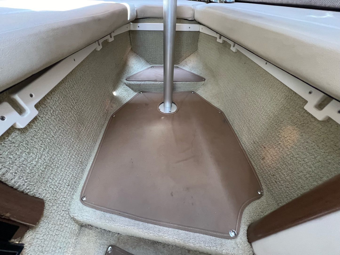 2016 Sea Ray Sundancer 260... Located in Huntington Beach, Ca... Offered By Yacht Coast Yacht Sales