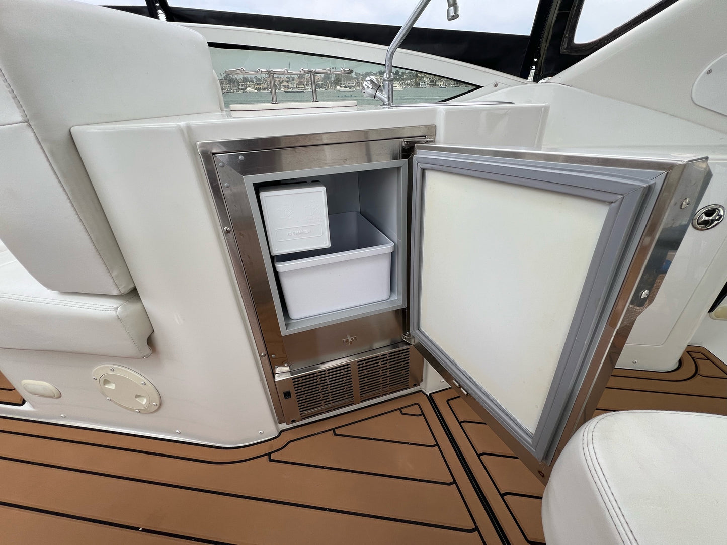 2003 Carver 444... Located in Newport Beach, CA... Offered By Yacht Coast Yacht Sales