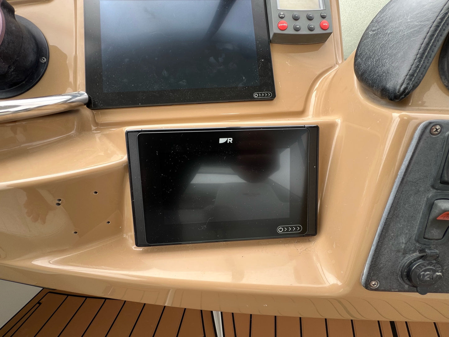 2003 Carver 444... Located in Newport Beach, CA... Offered By Yacht Coast Yacht Sales
