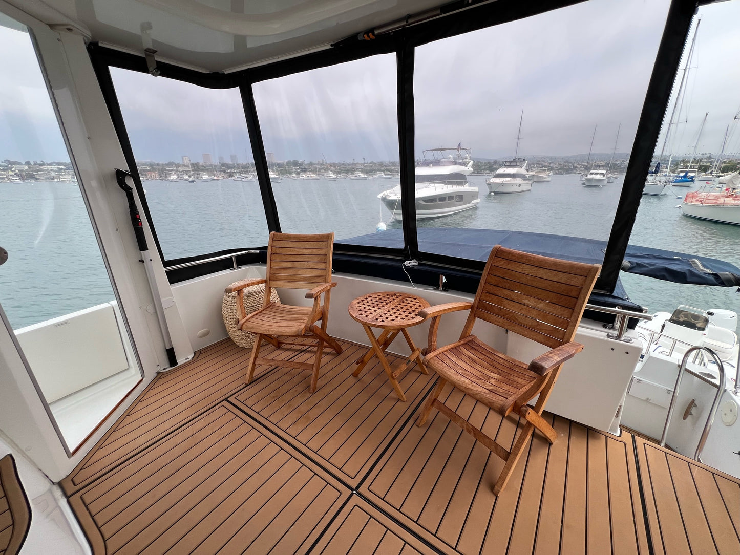 2003 Carver 444... Located in Newport Beach, CA... Offered By Yacht Coast Yacht Sales