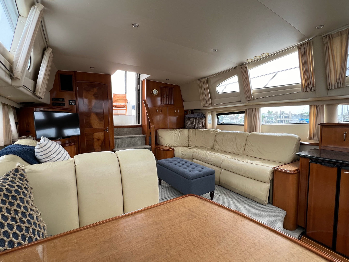 2003 Carver 444... Located in Newport Beach, CA... Offered By Yacht Coast Yacht Sales