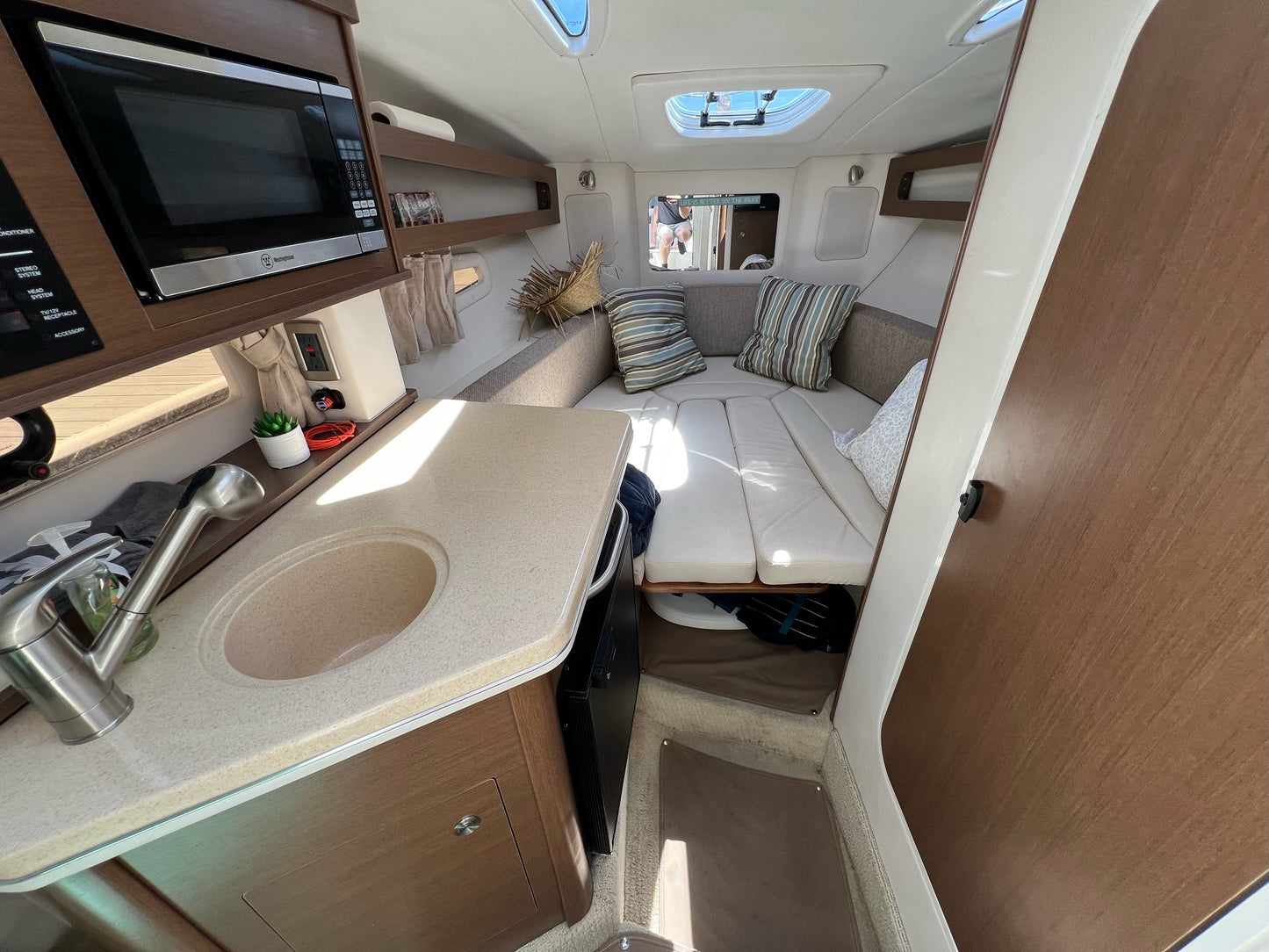 2016 Sea Ray Sundancer 260... Located in Huntington Beach, Ca... Offered By Yacht Coast Yacht Sales