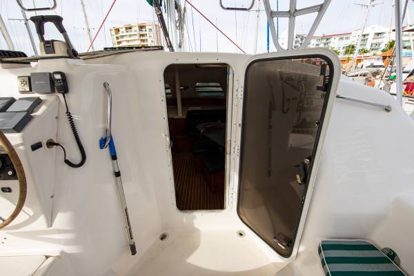 Sold! 2003 42 Manta MKII Located in Maui, Hawaii... Offered by Yacht Coast Yacht Sales