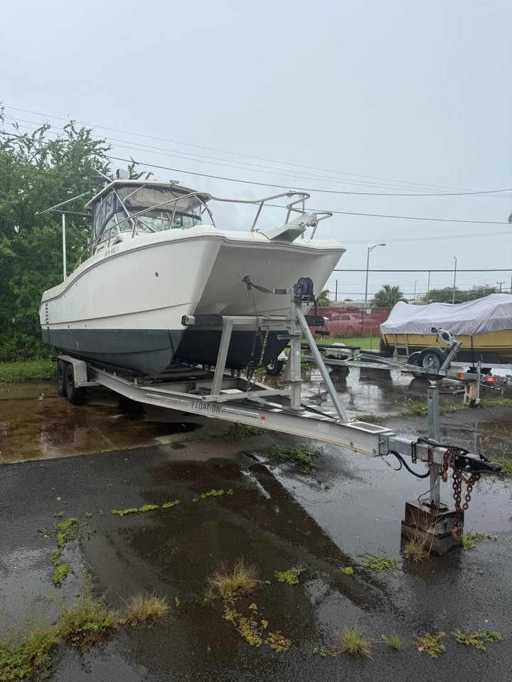 1998 World Cat 26.6 SC – Twin 200 HP Yamaha Engines – Low Hours & Trailer... Located in Honolulu, Hawaii... Offered By Yacht Coast Yacht Sales