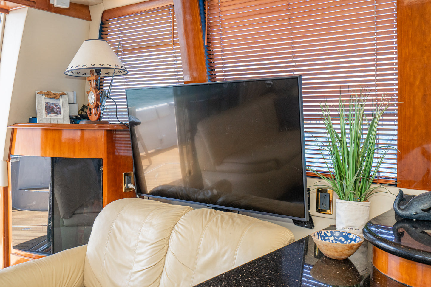 2003 Carver 530 Voyager Pilothouse... Located in Mission Beach... Offered By Yacht Coast Yacht Sales