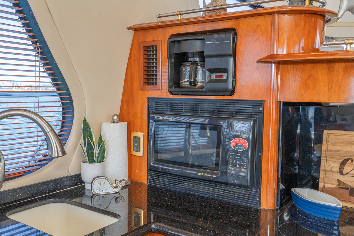 2003 Carver 530 Voyager Pilothouse... Located in Mission Beach... Offered By Yacht Coast Yacht Sales
