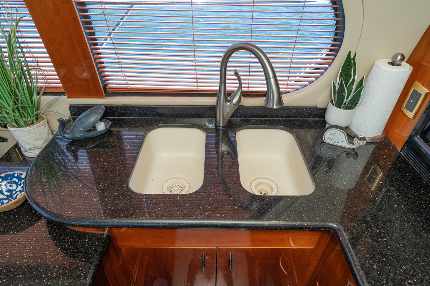 2003 Carver 530 Voyager Pilothouse... Located in Mission Beach... Offered By Yacht Coast Yacht Sales
