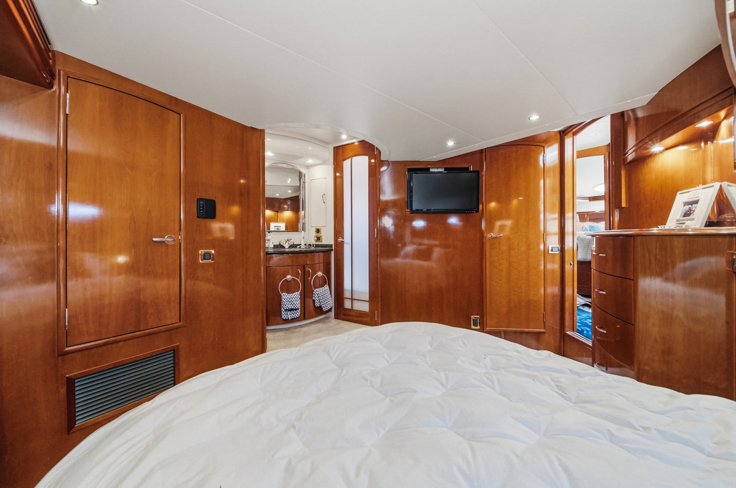 2003 Carver 530 Voyager Pilothouse... Located in Mission Beach... Offered By Yacht Coast Yacht Sales