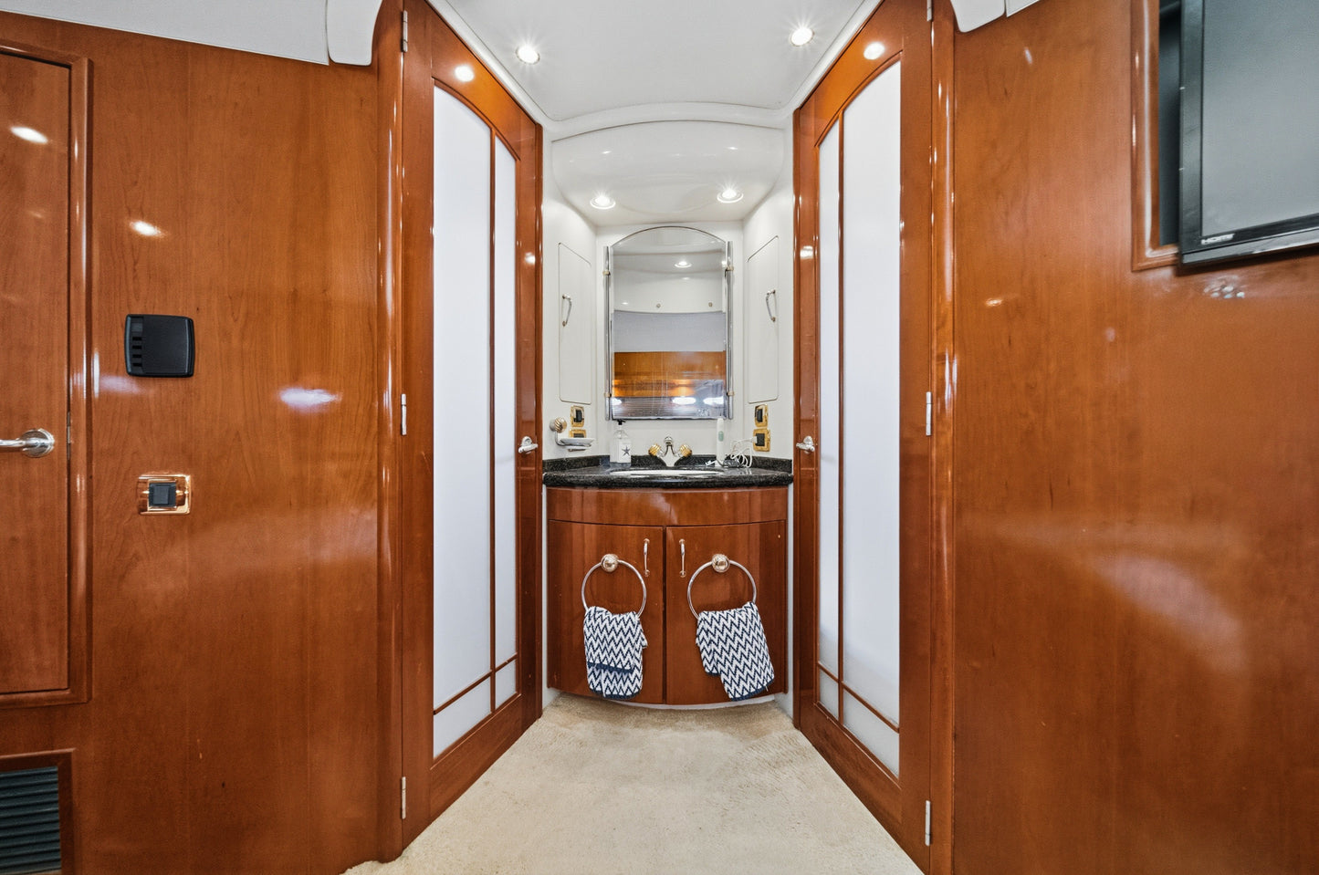 2003 Carver 530 Voyager Pilothouse... Located in Mission Beach... Offered By Yacht Coast Yacht Sales